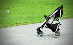 kindertrage-buggy-oder-kinderwagen-wandern-mit-kind-und-buggy-2